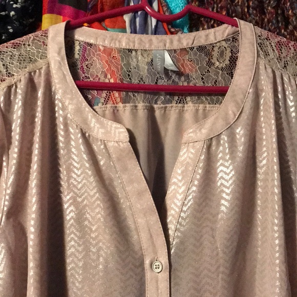 blouse - Picture 2 of 2